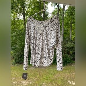 iZ Byer Women’s Floral Top With Lattice Back & Front Tie Size Large NWT